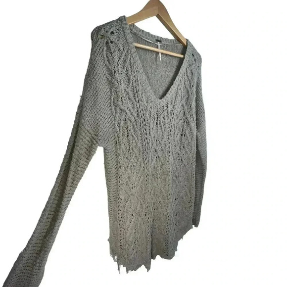 Free People Women’s Beige Knitted Raw Hem Oversized Distressed Sweater‎ Large - Picture 2 of 6